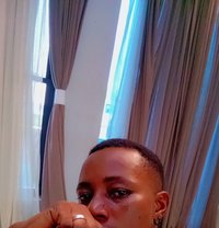 Oyetunde Hunter - Intérprete masculino de adultos in Lagos, Nigeria