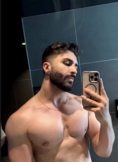 Ozzy - Male escort in Dubai Photo 1 of 3