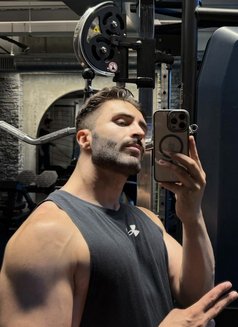 Ozzy - Male escort in Dubai Photo 3 of 3