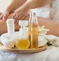 P’Bua therapist home massage for lady - masseuse in Dubai