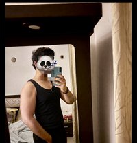P D P - Acompañantes masculino in Mumbai