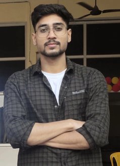 P23 - Male escort in Mumbai Photo 4 of 7