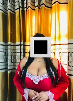 Pahandi Samadara Samarakoon - escort in Colombo Photo 1 of 16