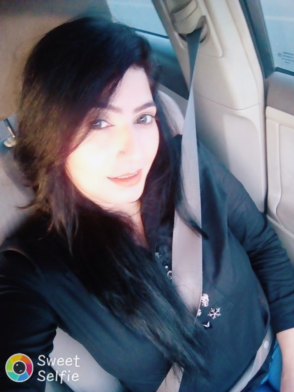 Pakistani girl available, Indian escort agency in Muscat