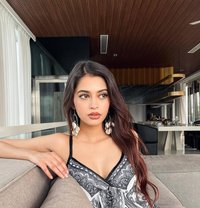 Pallavi - puta in Dubai