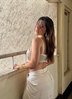 Pallavi - puta in Mumbai Photo 2 of 5