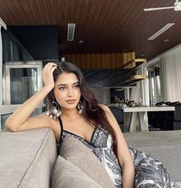 Pallavi Student - puta in Dubai