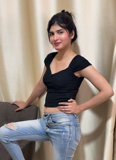 Pallavi student - puta in Dubai Photo 3 of 4