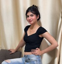 Pallavi student Indian - puta in Dubai