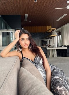 Pallavii Indian - escort in Dubai Photo 1 of 3