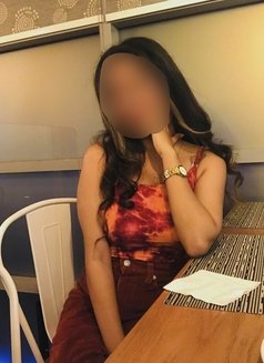 Supriya providing genuine cam show - puta in Bangalore Photo 2 of 8