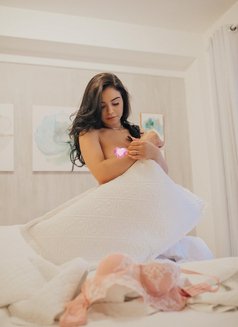 Paola - escort in Hong Kong Photo 1 of 11