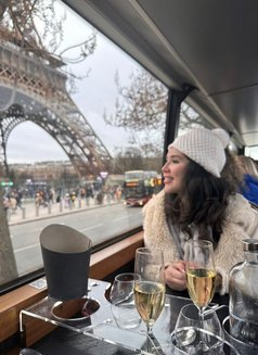 Paola - masseuse in Paris Photo 19 of 20