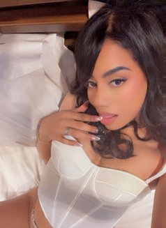 Paola - puta in Dubai Photo 3 of 6