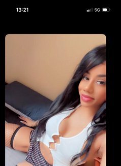 Paola - puta in Dubai Photo 4 of 6