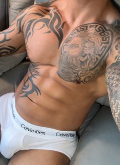 Paopaoguzii - Male escort in Dubai Photo 22 of 22