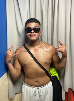 Papi Chulo - Male escort in Manila Photo 2 of 6