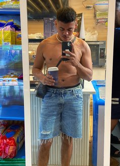 Papi Chulo - Male escort in Manila Photo 4 of 6