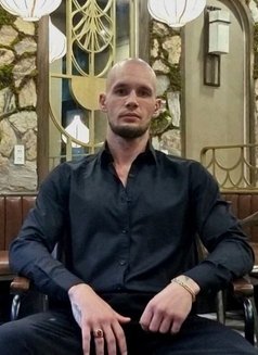 Paradise - Male escort in Ho Chi Minh City Photo 3 of 5