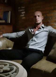 Paradise - Male escort in Ho Chi Minh City Photo 4 of 5