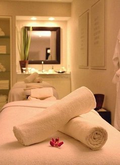 Paradiseon Spa = Adult Erotic ! Journey - puta in Hyderabad Photo 17 of 17