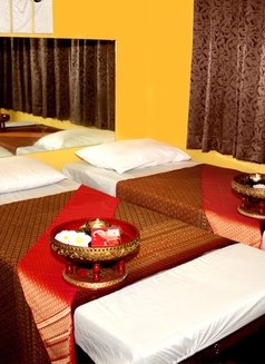 Paradiseon Spa = Bangkok Lingam Massage - puta in Hyderabad Photo 9 of 22