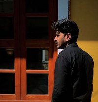 Param. - Acompañantes masculino in New Delhi