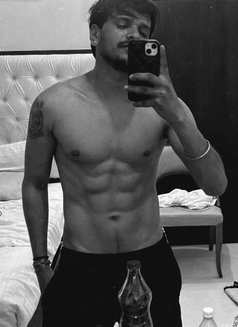 Param. - Acompañantes masculino in New Delhi Photo 1 of 11