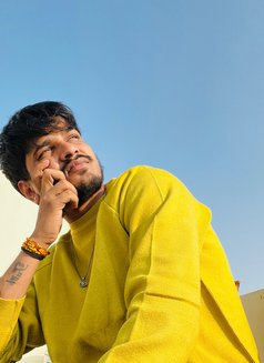 Param. - Acompañantes masculino in New Delhi Photo 8 of 11