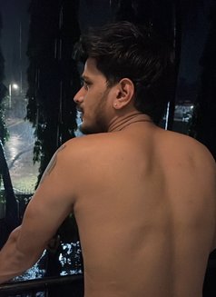 Param. - Acompañantes masculino in New Delhi Photo 9 of 11