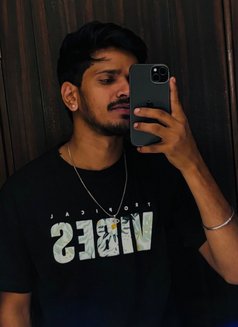 Param. Therapist for women and couples - Male escort in New Delhi Photo 7 of 8