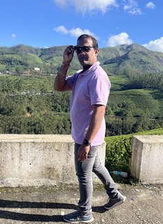 Paras - Acompañantes masculino in Mumbai Photo 2 of 3