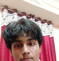 Paras - Acompañantes masculino in Pune