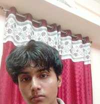 Paras - Acompañantes masculino in Pune