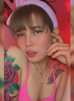 SAM - Transsexual escort in Kuwait Photo 2 of 10