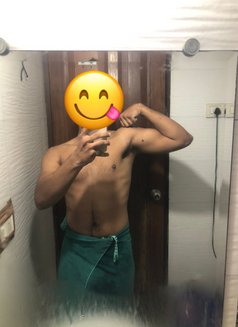 Paresh - Male companion in New Delhi Photo 1 of 2