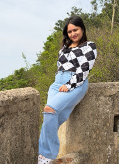 Pari (Cam Show & Real Meet) - puta in Bangalore Photo 2 of 2
