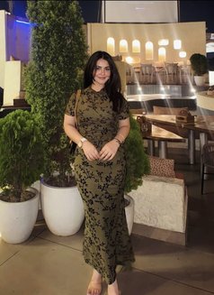 Pari - escort in Abu Dhabi Photo 3 of 5