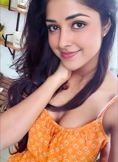 Pari - puta in Dubai Photo 3 of 8