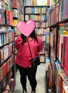 Pari - escort in Mumbai Photo 2 of 2