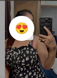 Pari - puta in New Delhi Photo 2 of 4