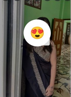 Pari - puta in New Delhi Photo 3 of 4