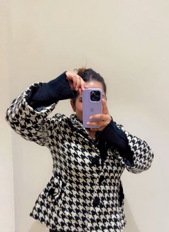 Pari - escort in New Delhi Photo 1 of 3