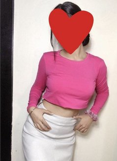 Pari - escort in Noida Photo 1 of 5