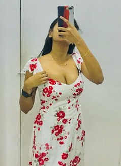 Pari - escort in Sharjah Photo 4 of 6