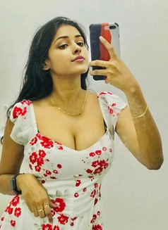Pari - escort in Sharjah Photo 5 of 6