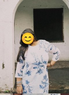 Pari meet n webcam independent - escort in Navi Mumbai Photo 2 of 9