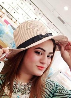 Pari Pakistani Stage Actress - puta in Dubai Photo 1 of 4