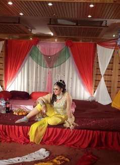 Pari Pakistani Stage Actress - puta in Dubai Photo 4 of 4