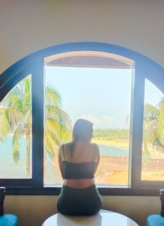 Pari23y, Sexy Teen, Best Gfe –Educated - puta in Hyderabad Photo 1 of 2